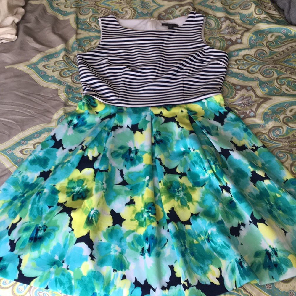 Contrasting pattern dress!